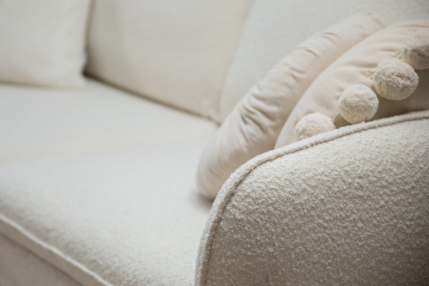 Atzveltnes krēsls Cosmopolitan Design Vienna bukle 97x94x95 cm pelēks - N1 Home