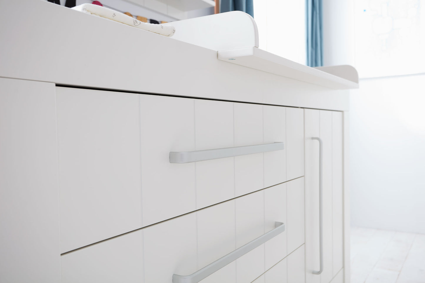 Kumode CAMU 56/110/94 cm balts - N1 Home