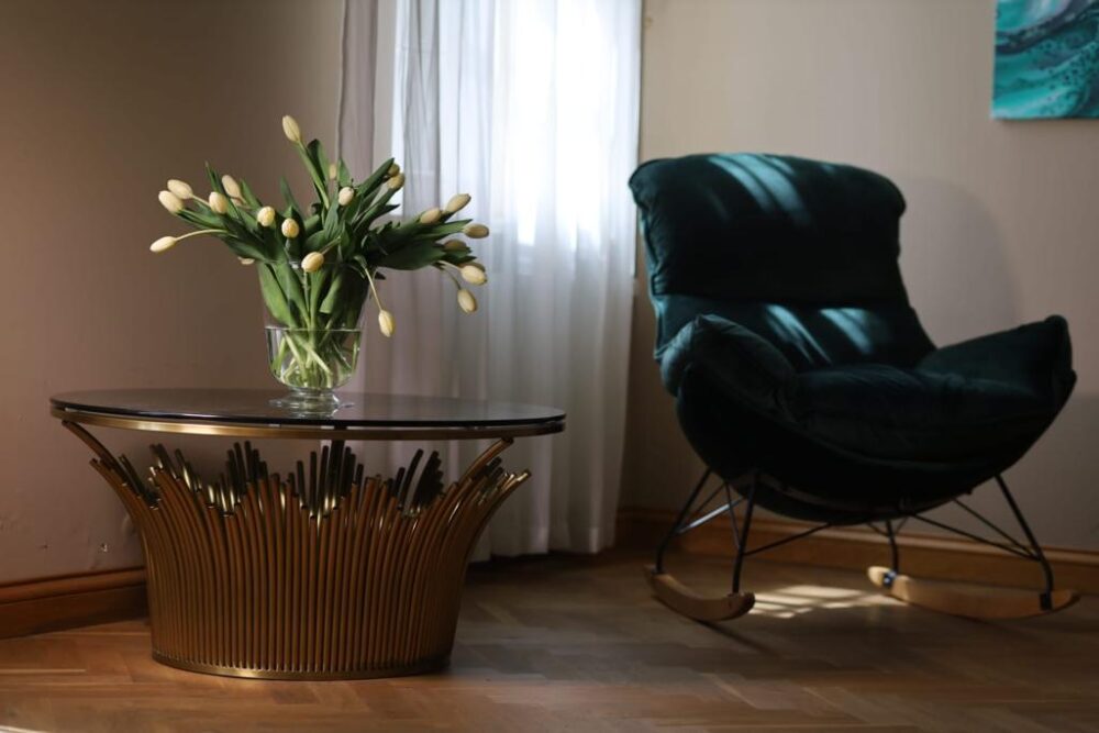 Krēsls Dot Design Berco samta 100 × 80 × 95 cm gaiši pelēks - N1 Home