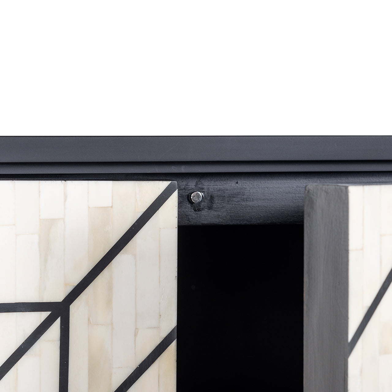 Kumode Novas 4-durvju Richmond Interiors 80/150/40 cm melns/balts - N1 Home