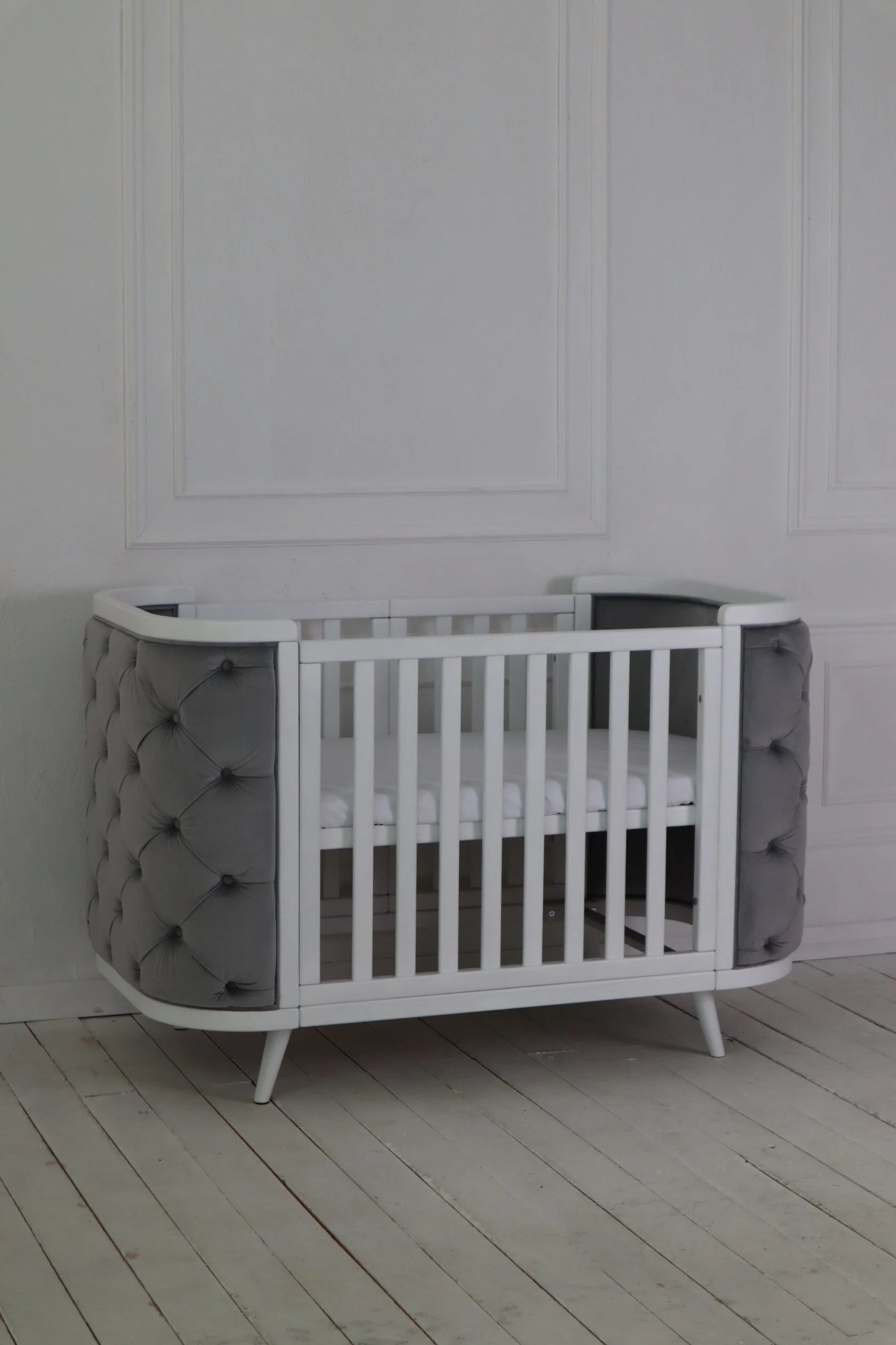 Gultiņa-transformers Boho ar kustīgu sienu 70/90-134 cm balts/pelēks velūrs - N1 Home