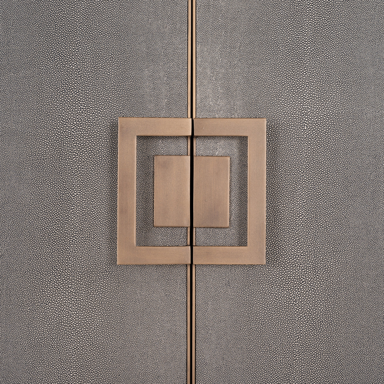 Uzglabāšanas skapis Bloomville gold Richmond Interiors 182/97/45 cm bēšs/melns - N1 Home