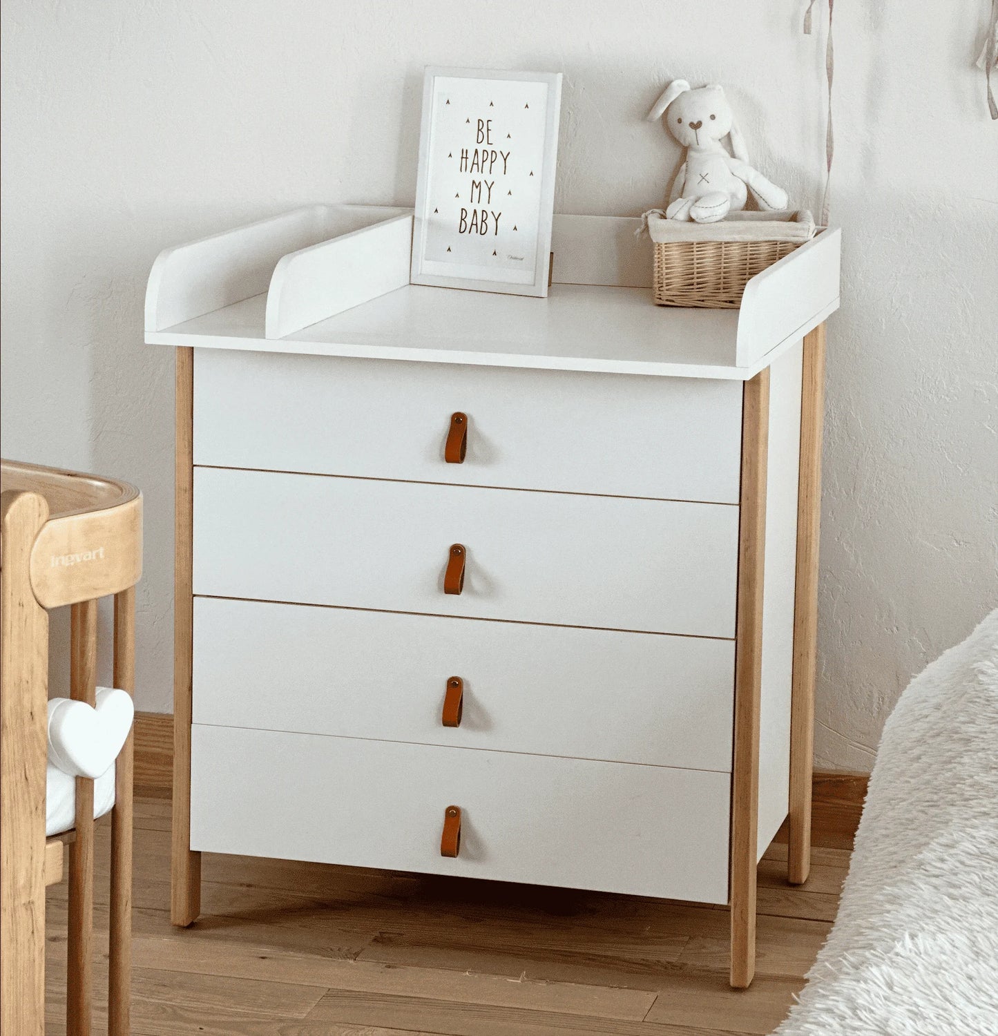 Ingvart Kumode ar Pārtinamo Galdiņu Scandi 82/80/50 cm White+Natural - N1 Home