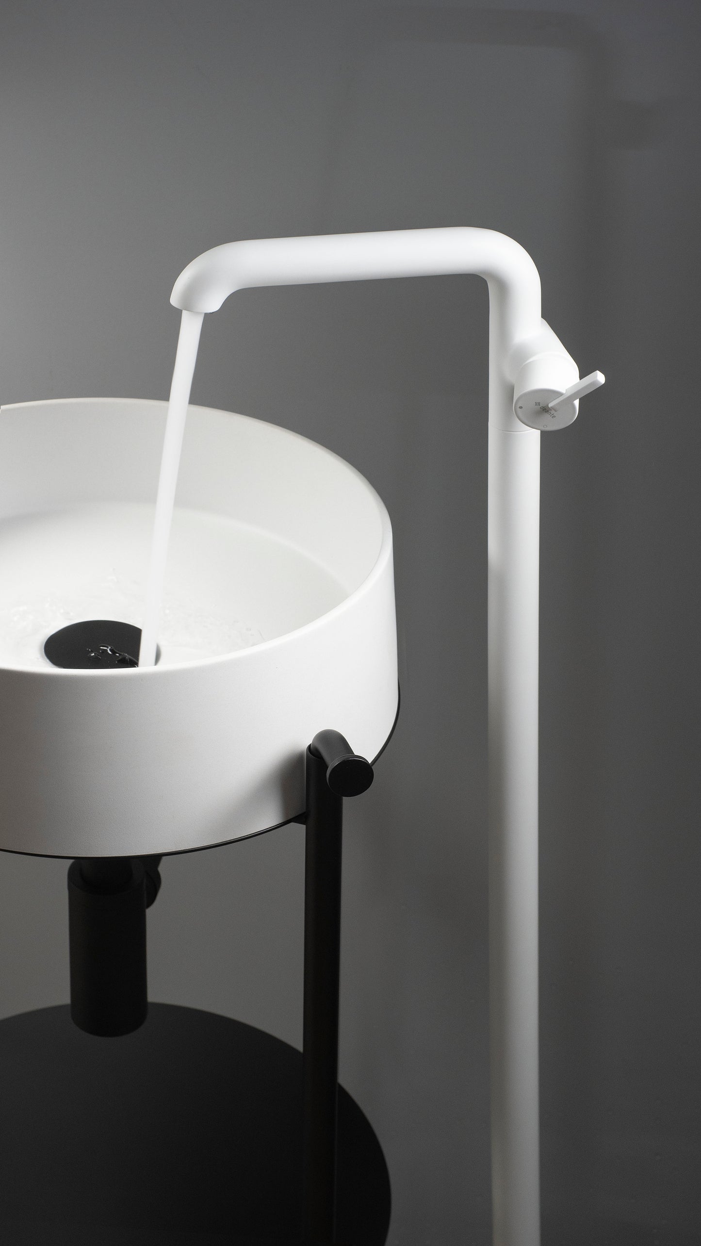 Izlietnes maisītājs, brīvi stāvošs Silia 1090 mm bianko - N1 Home