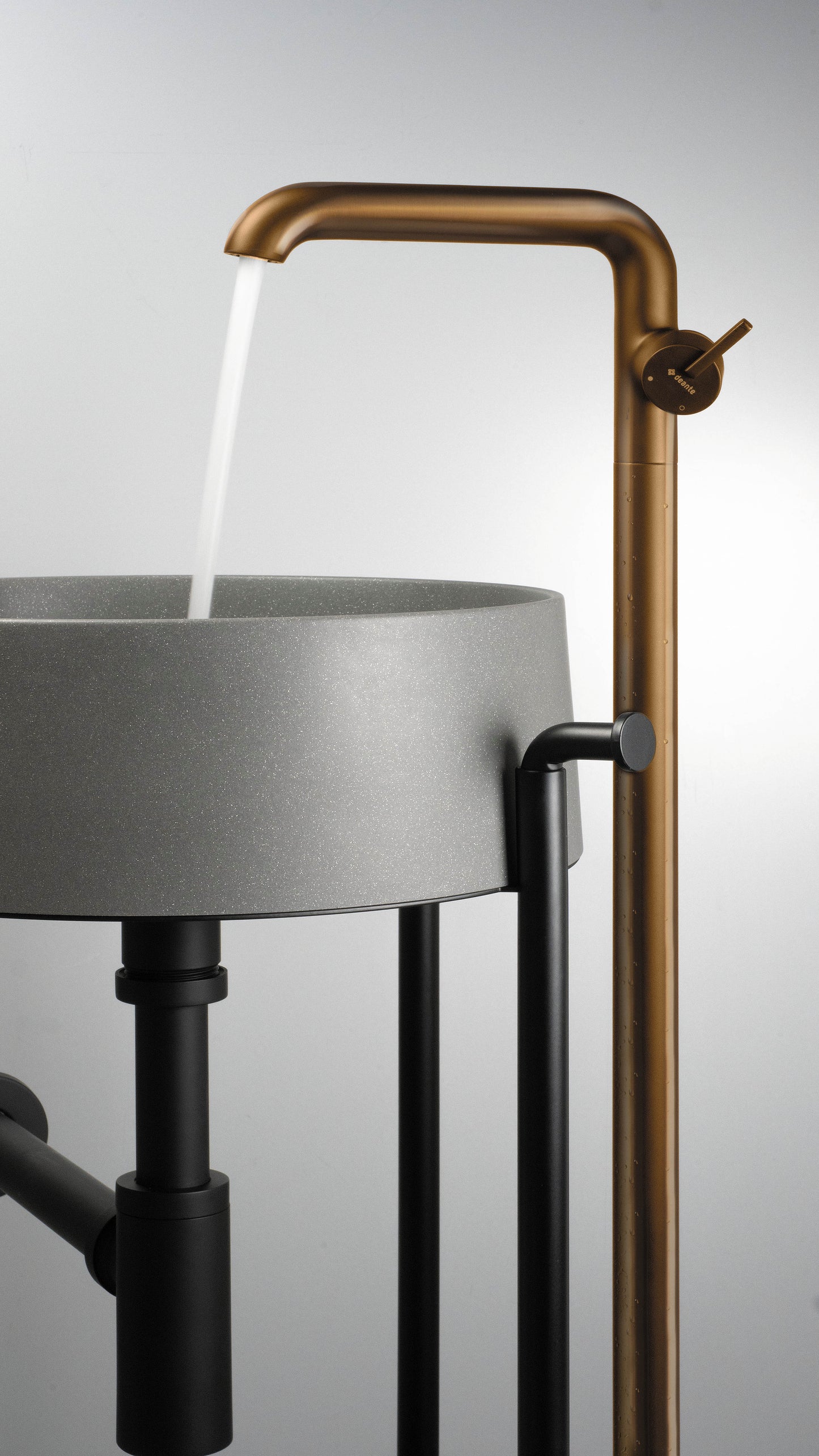 Izlietnes maisītājs, brīvi stāvošs Silia 1090 mm matēta bronza - N1 Home