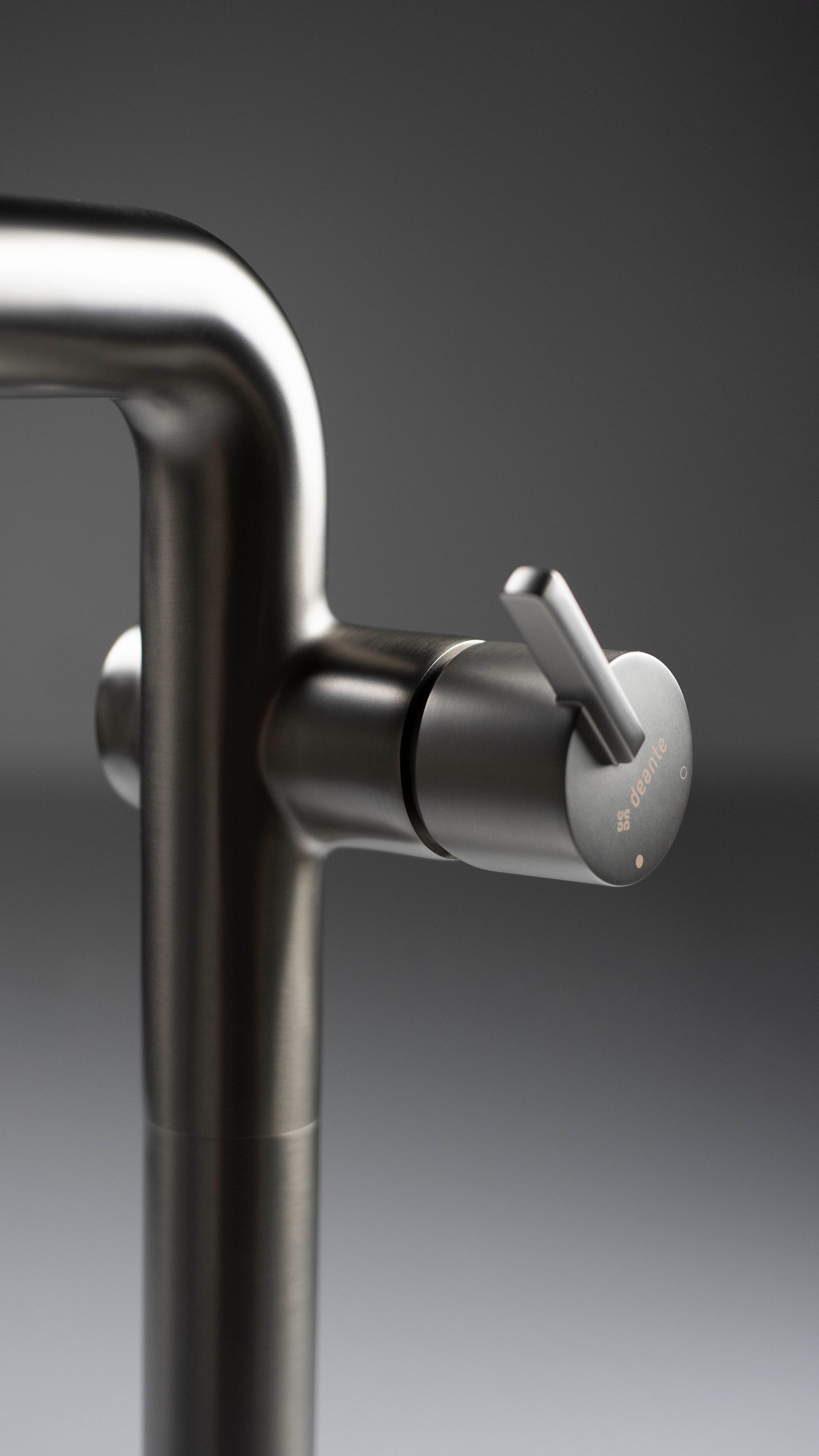 Izlietnes maisītājs, augsts, ar taisnstūra snīpi Silia 305 mm titanium - N1 Home