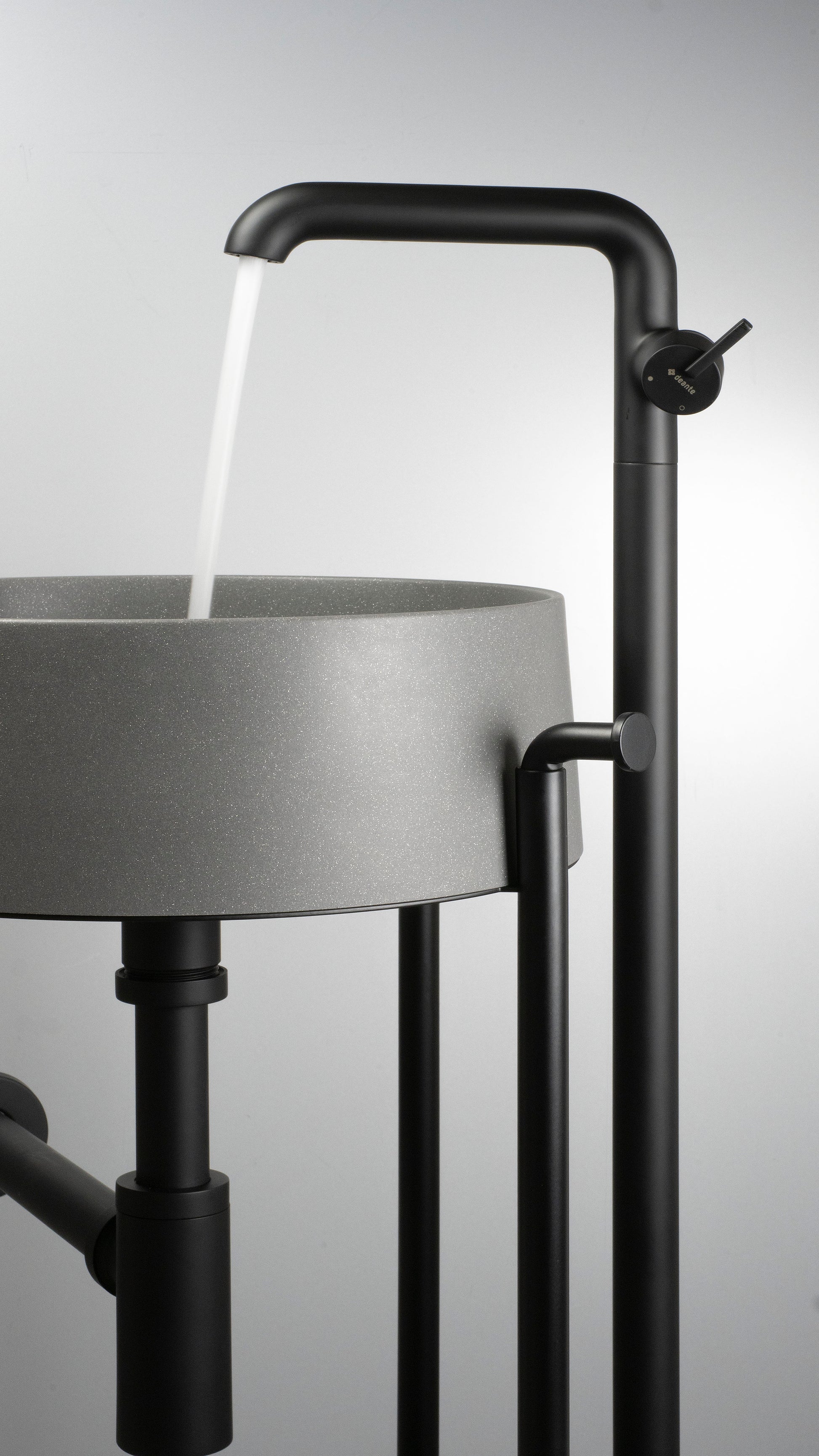 Izlietnes maisītājs, brīvi stāvošs Silia 1090 mm titanium - N1 Home