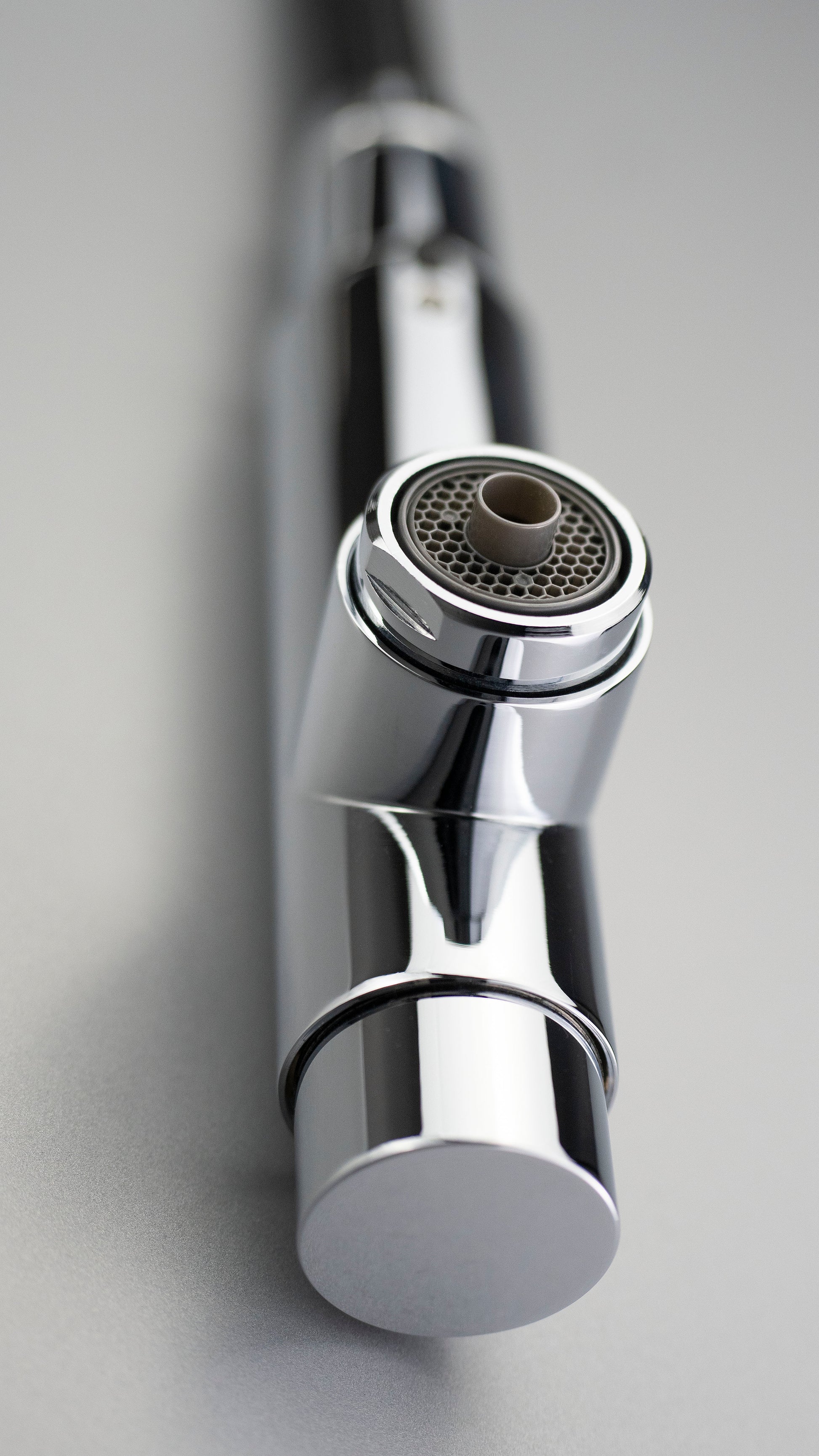 Virtuves jaucējkrāns ar ūdens filtra pieslēgumu un izvelkamu snīpi Eridan 33 cm hroms - N1 Home