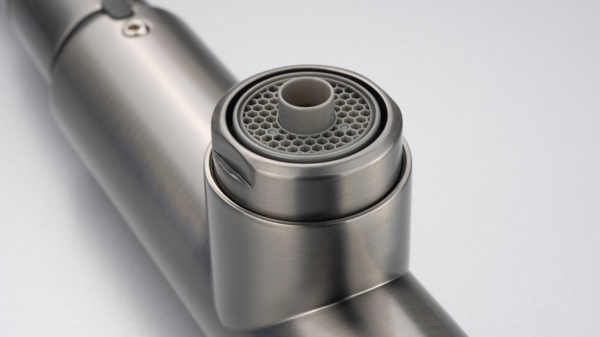 Virtuves jaucējkrāns ar ūdens filtra pieslēgumu un izvelkamu snīpi Eridan 33 cm titanium - N1 Home