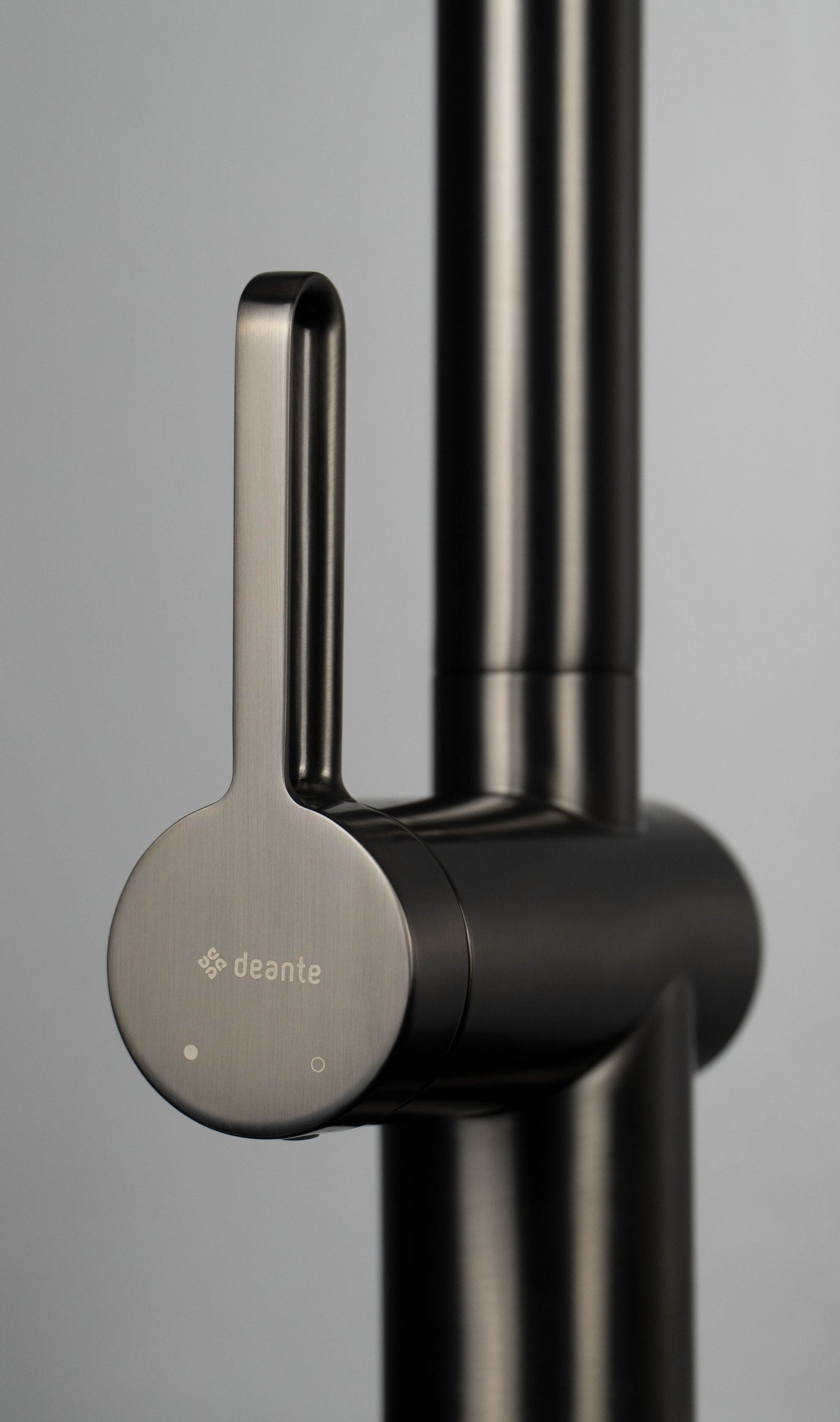 Virtuves jaucējkrāns ar elastīgu izteku - 2 veidu strūklas Magnetic 533 mm titanium - N1 Home