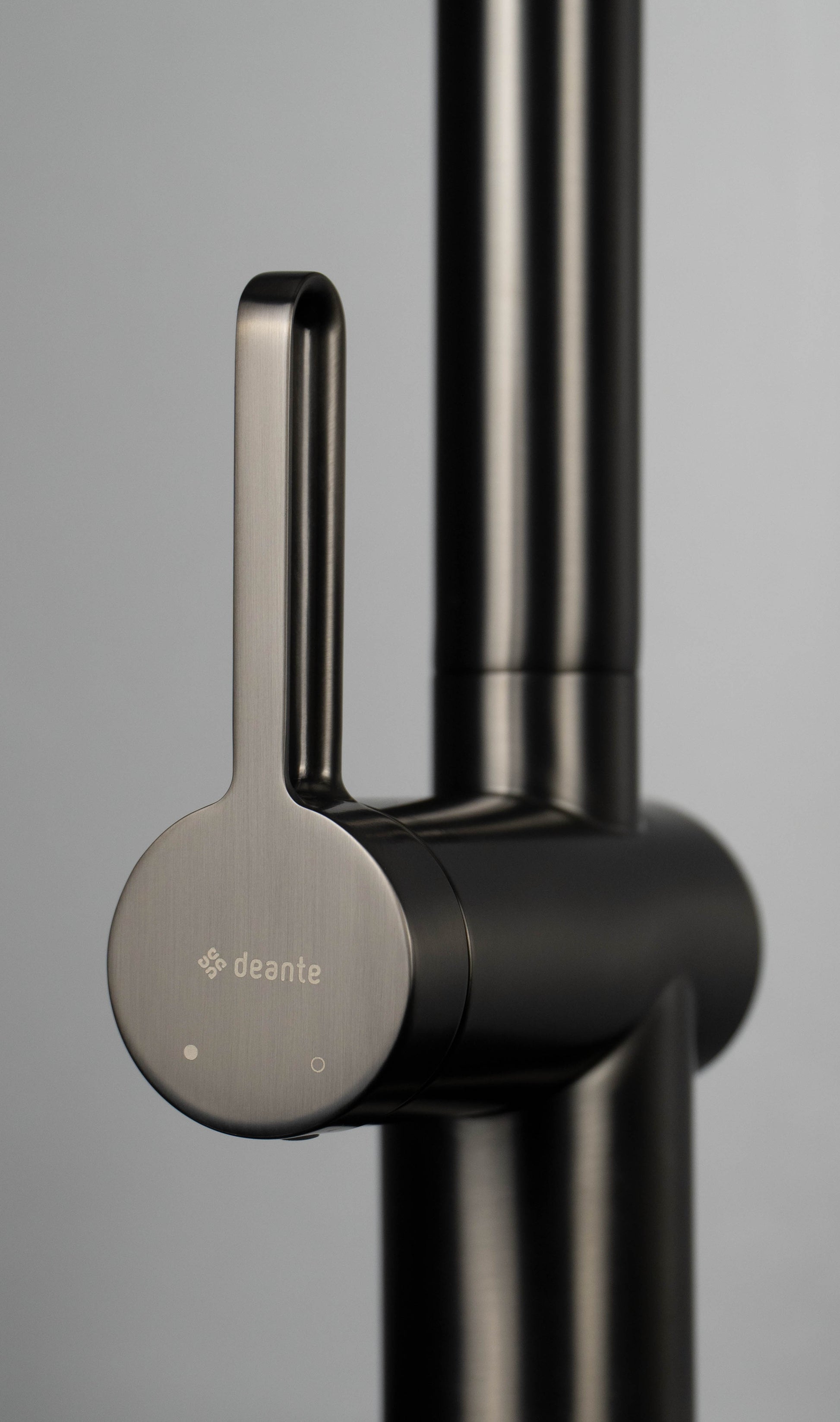 Virtuves jaucējkrāns ar elastīgu izteku - 2 veidu strūklas Magnetic 533 mm titanium - N1 Home