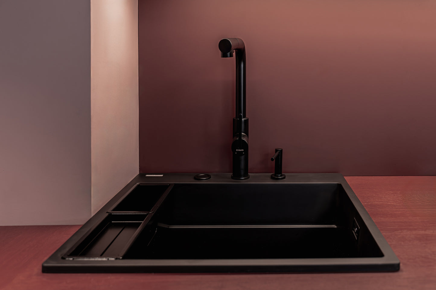 Virtuves jaucējkrāns ar izvelkamu snīpi MOMI 34,8 cm nero - N1 Home