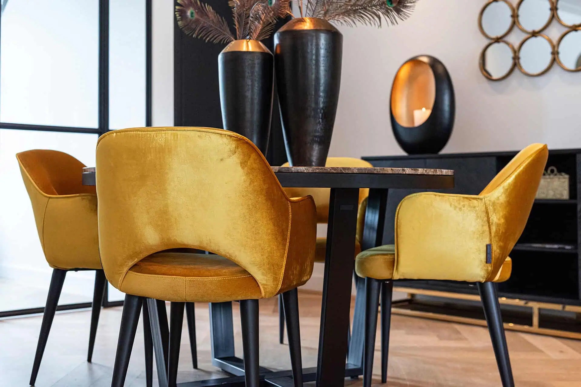 Kumode Blackbone zelta krāsā ar 4 durvīm Richmond Interiors 90/225/45 cm melna rustikāla - N1 Home