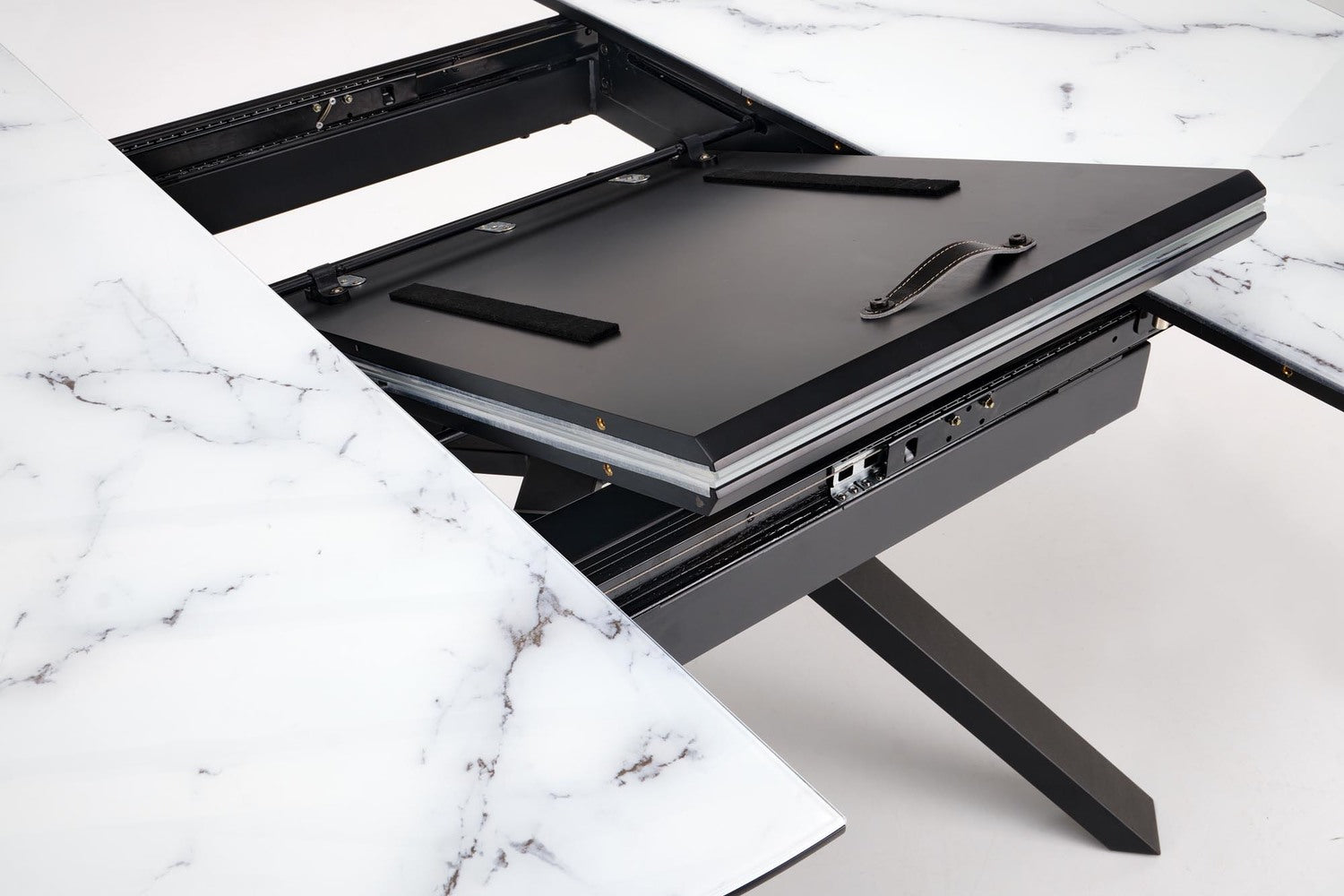 Galds Verti 130/130/76 cm balts marmors/melns - N1 Home