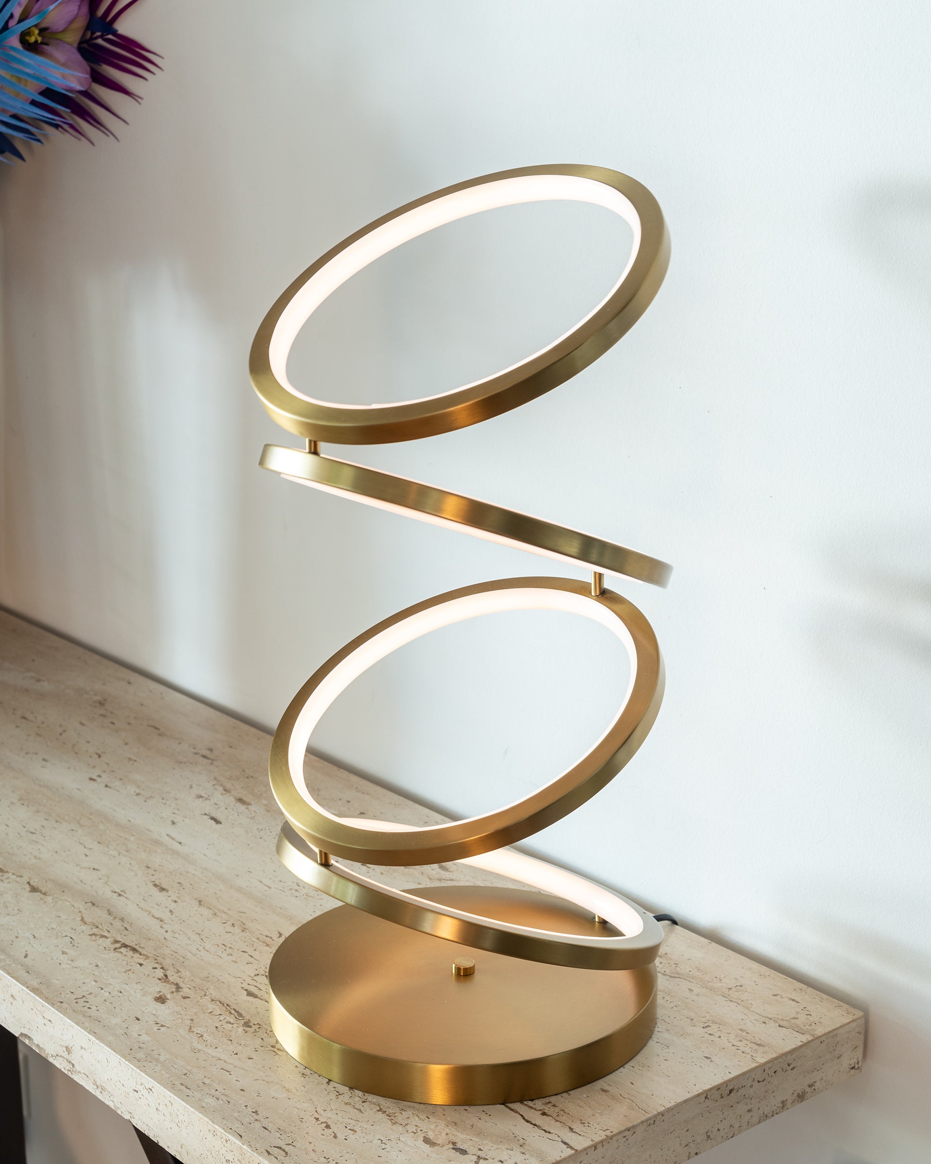 Galda lampa Richmond Interiors Jaimin 53/25/25 cm zelts - N1 Home