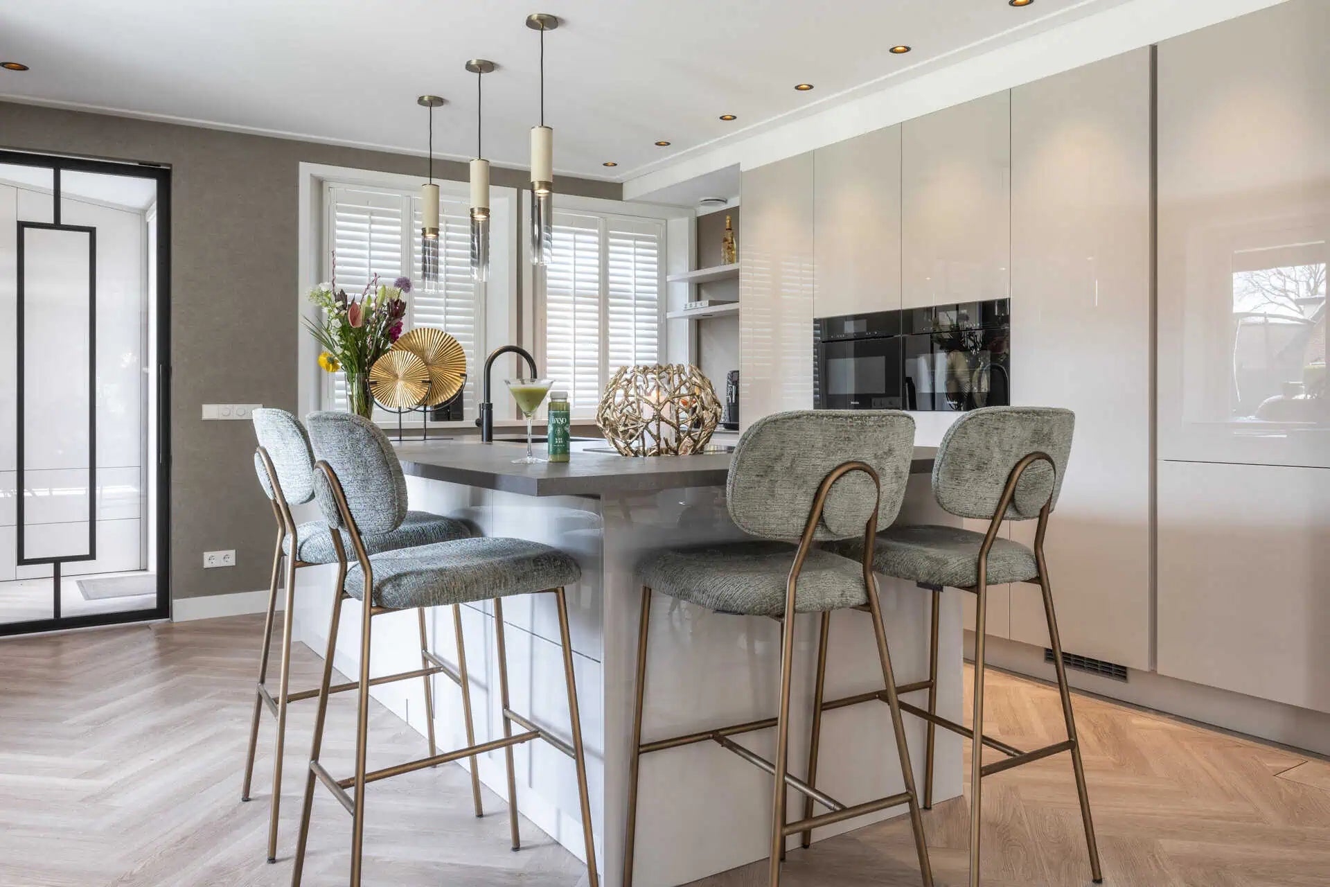 Svečturis Jaimy gold Richmond Interiors 27/33/33 cm zelts - N1 Home