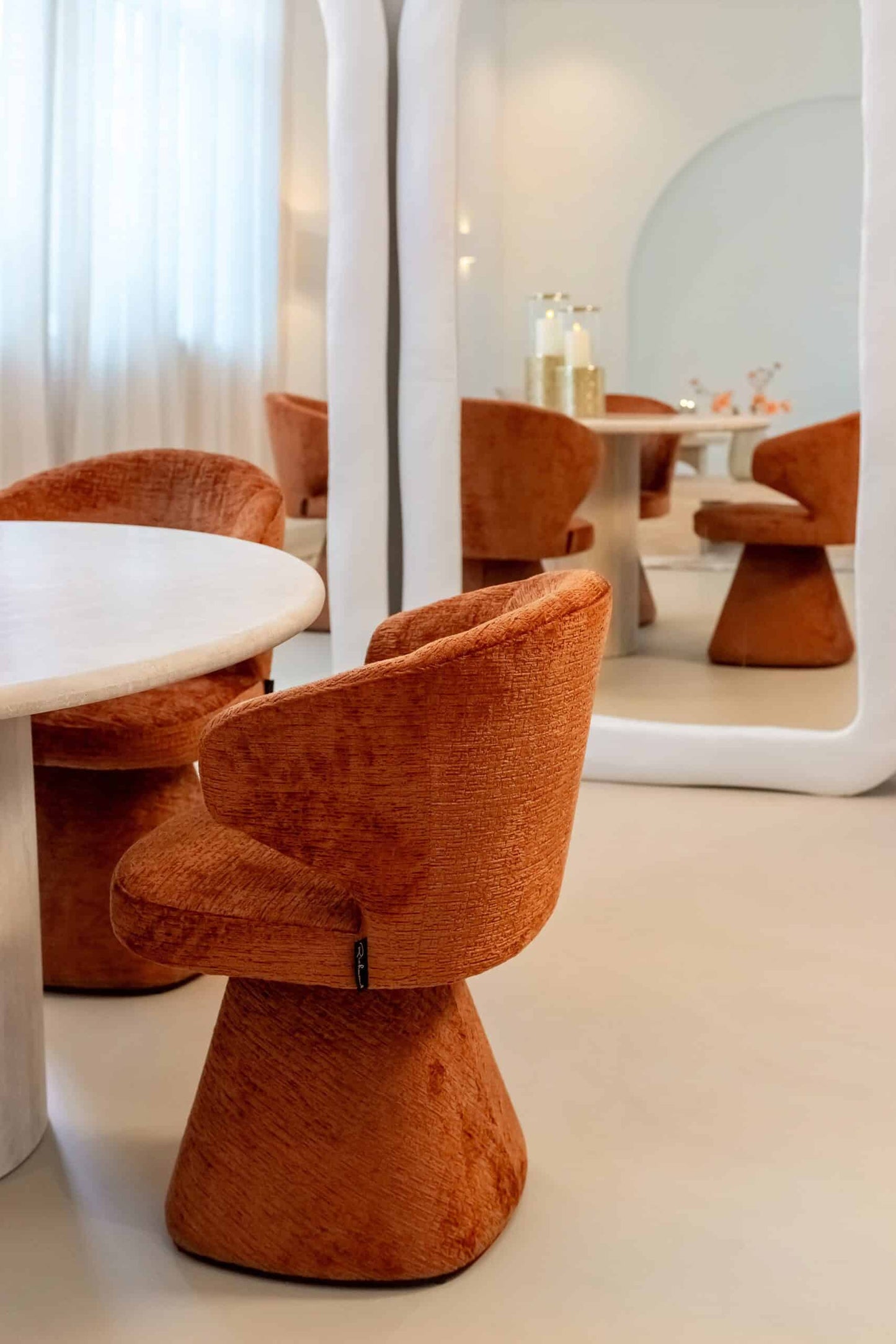 Galds Alexander Jones Richmond Interiors 130/130/76 cm bēšs (Renaissance)