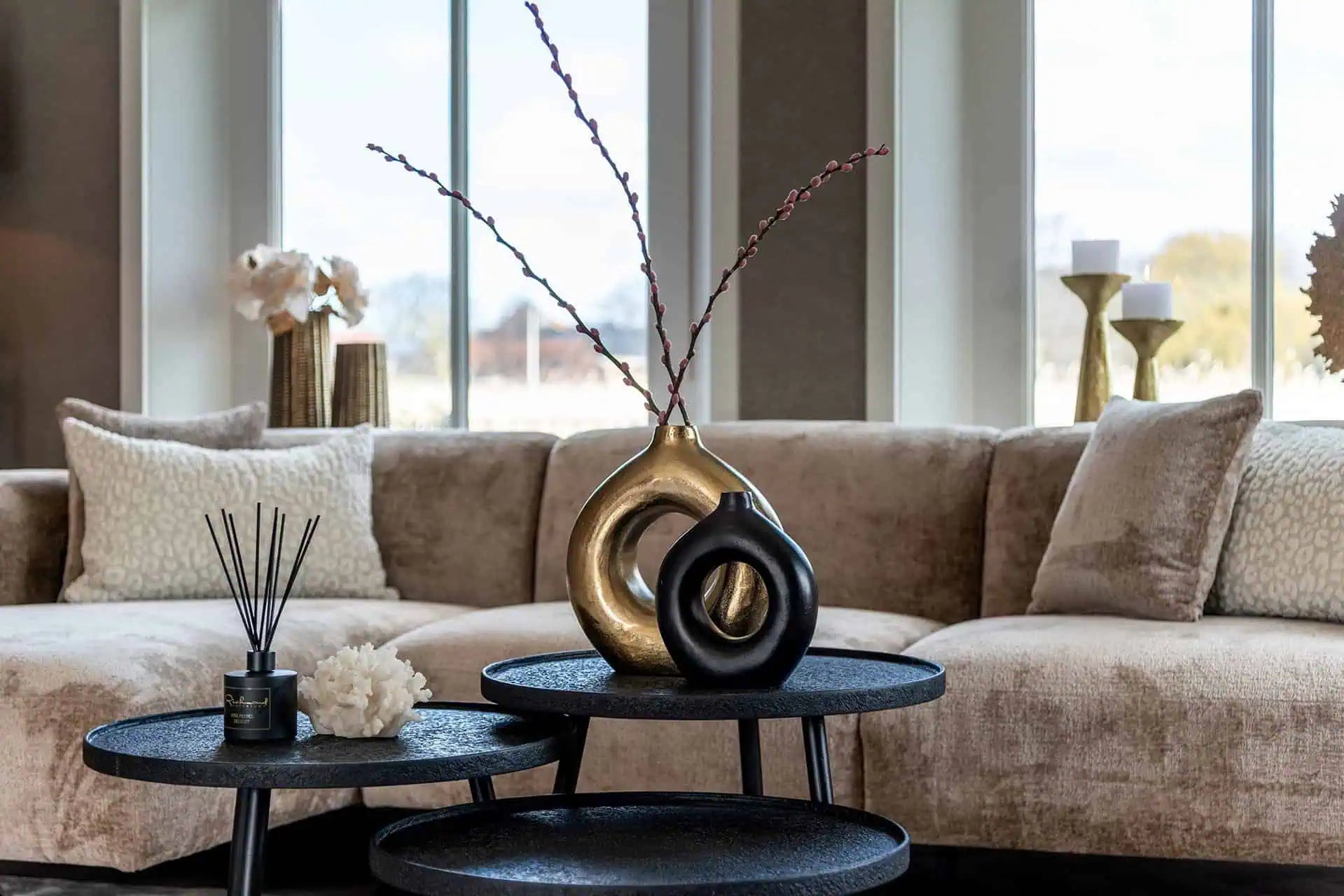 Vāze Richmond Interiors Felice 29/27/10 cm zelts - N1 Home