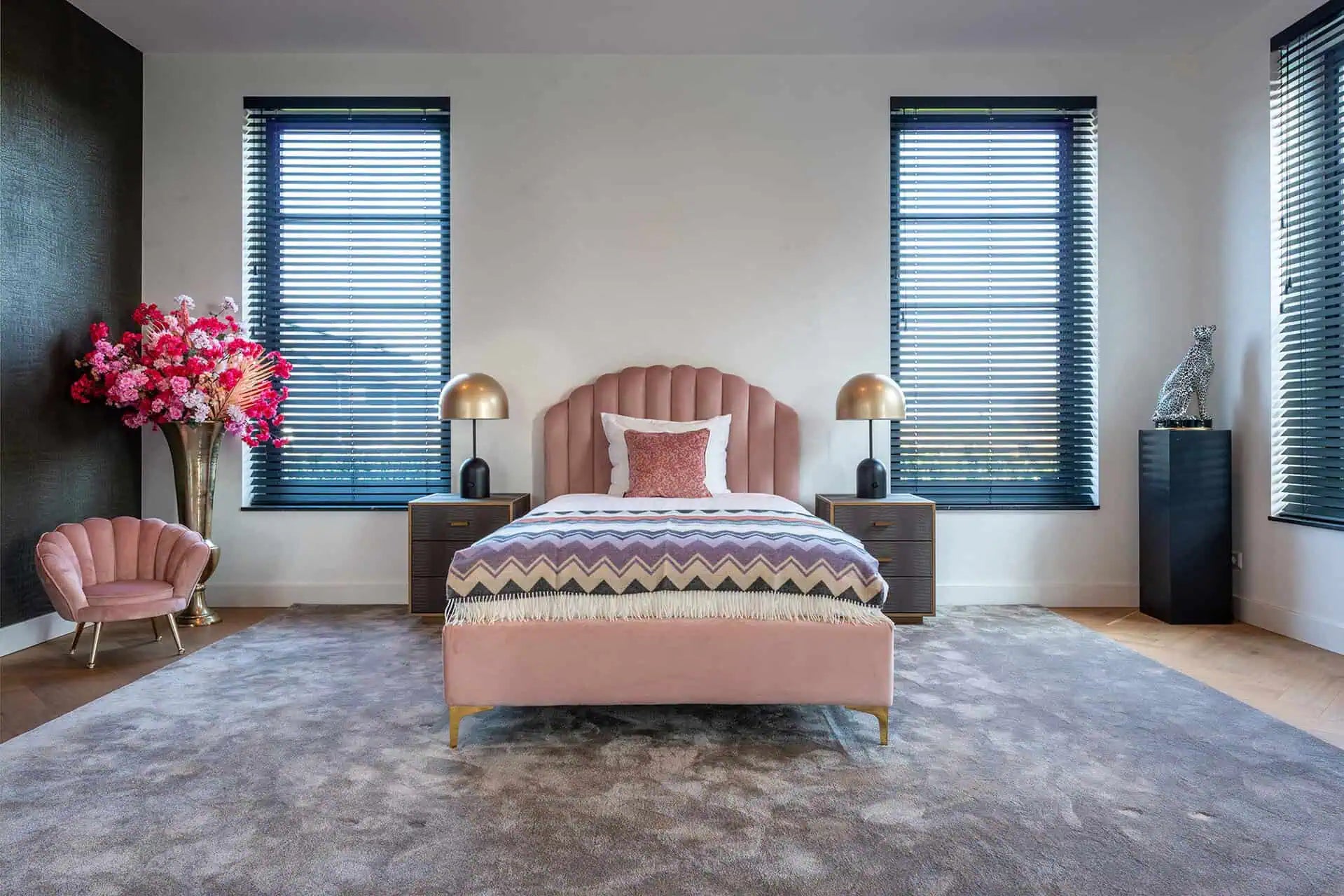 Naktsskapītis Classio ar 3 atvilktnēm  Richmond Interiors 61/50/50 cm birstēts zelts - N1 Home