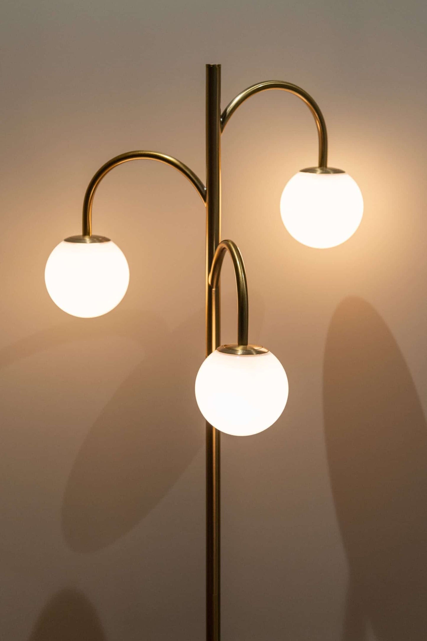 Stāvlampa Janou Richmond Interiors 46/155/42 cm zelts